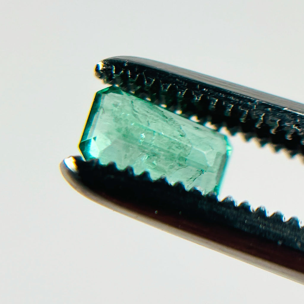 Colombian Emerald 5.2x3.1x2.1 Facet Emerald 0.30 Carat