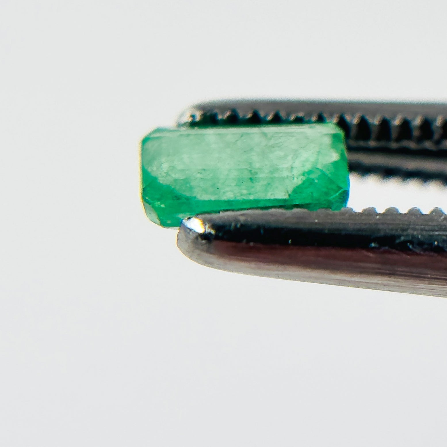 Colombian Emerald 5.1x3.2x2.2 Facet Emerald 0.30 Carat