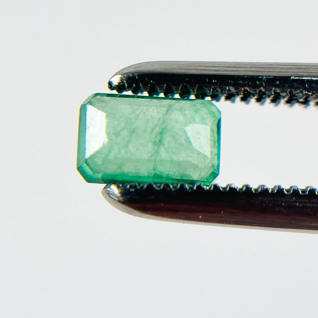 Colombian Emerald 5.1x3.2x2.2 Facet Emerald 0.30 Carat