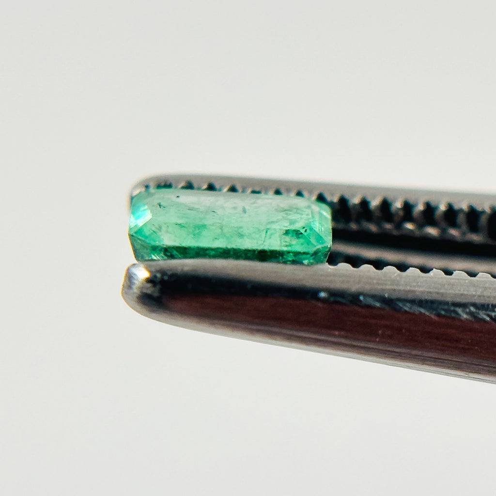 Colombian Emerald 4.9x3.2x2.7 Facet Emerald 0.30 Carat