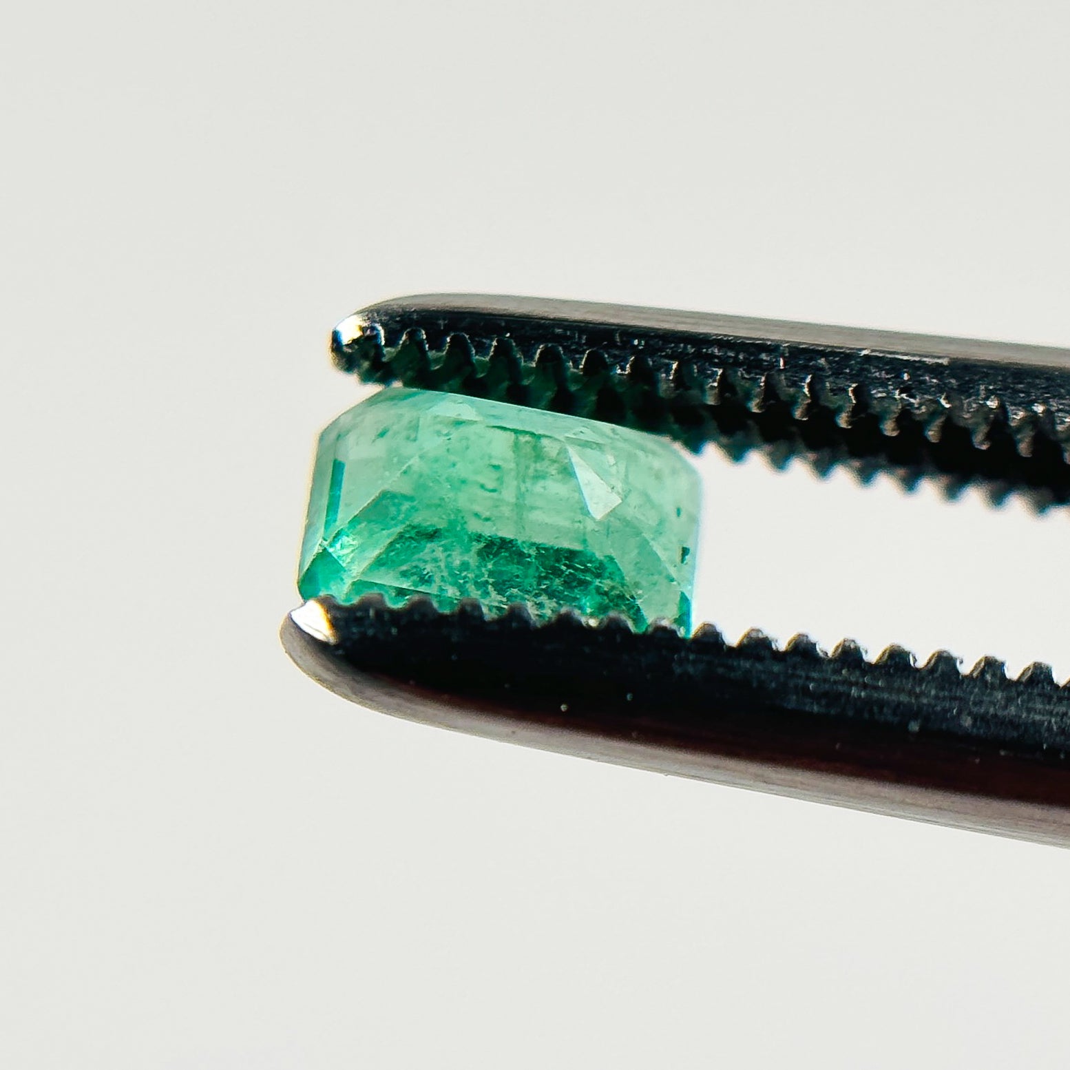 Colombian Emerald 4.9x3.2x2.7 Facet Emerald 0.30 Carat