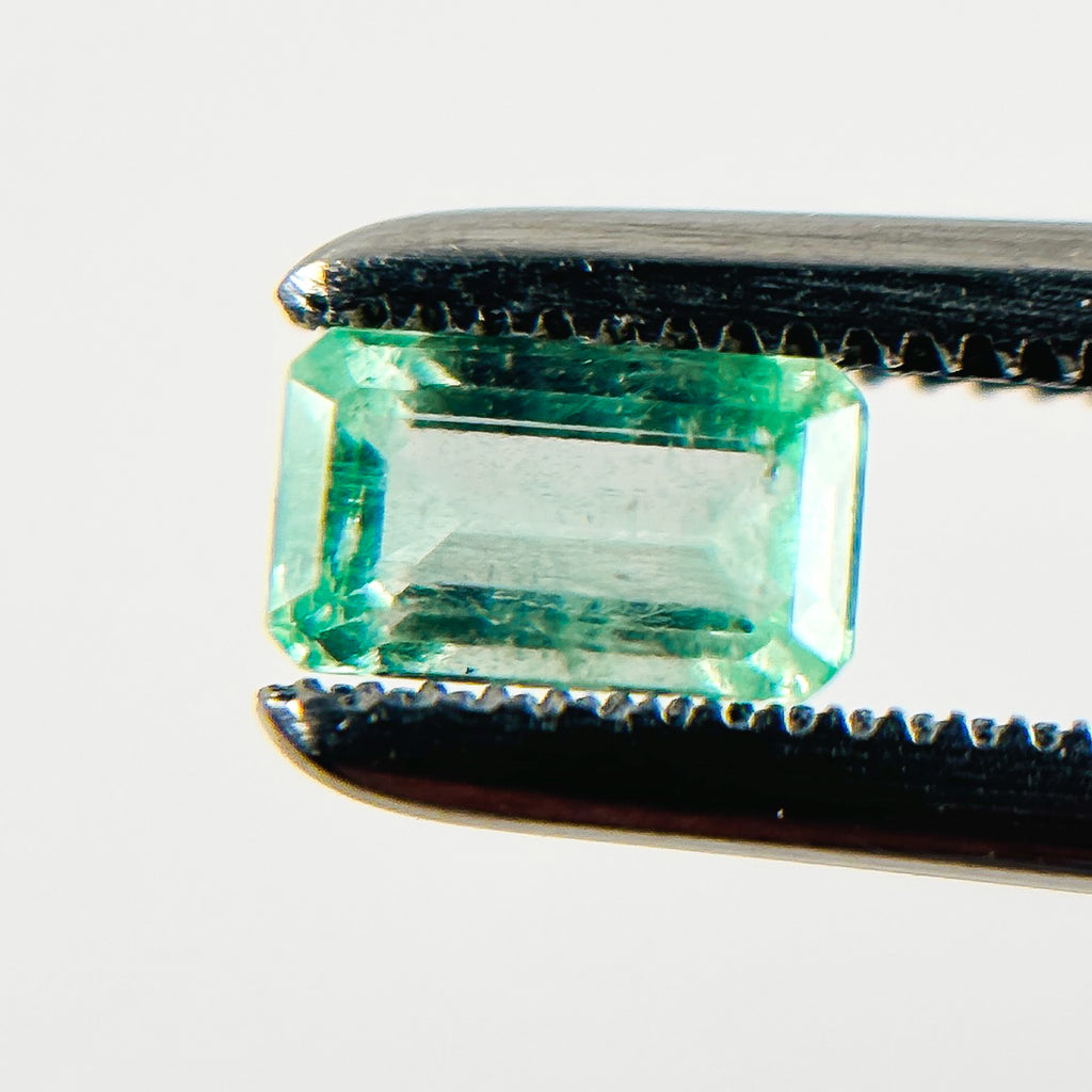 Colombian Emerald 5.2x3.1x2.5 Facet Emerald 0.30 Carat