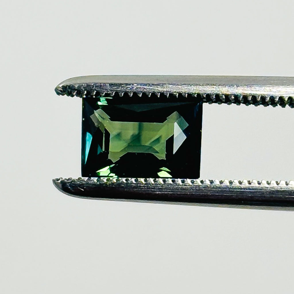 Green Sapphire 7x5x3 Facet Rectangle 1.10 Carat